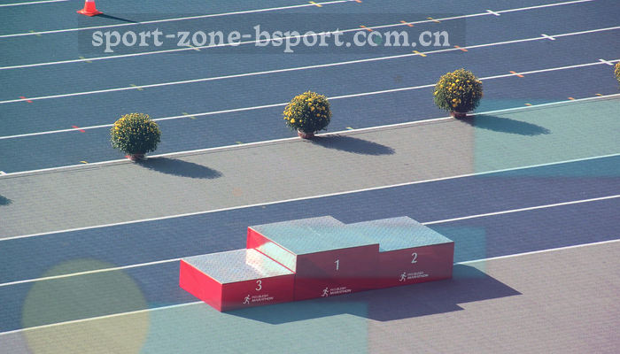 左右箭头和人物剪影组成的转会符号
